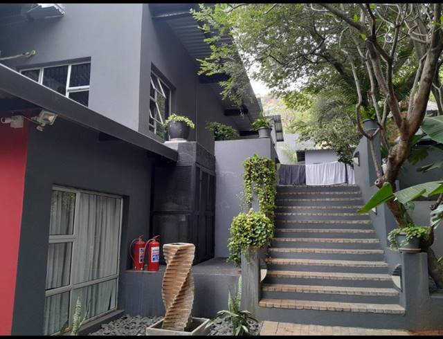 5 BEDROOM HOUSE FOR SALE IN PROTEA PARK